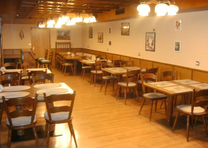 Monteurhotel Garni Alter Olper Hof 酒店 林德拉