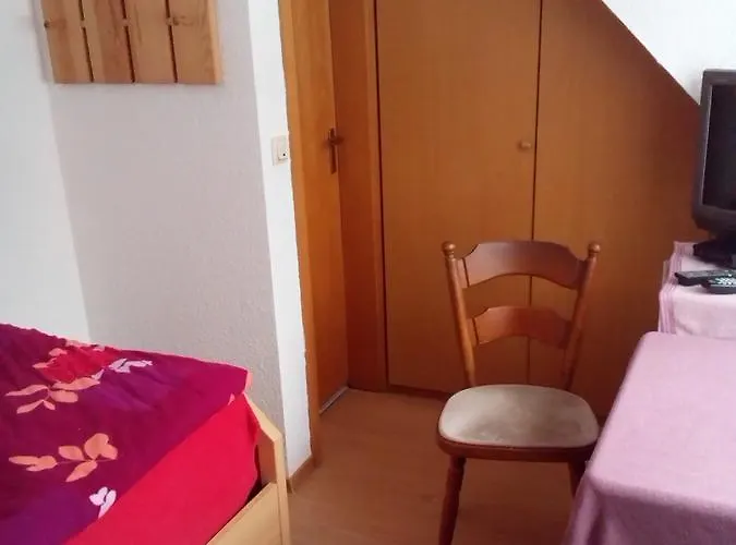 Monteurhotel Garni Alter Olper Hof 酒店