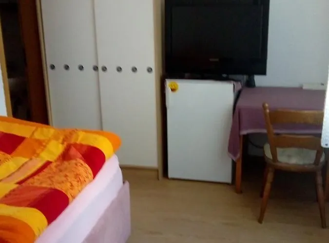 Monteurhotel Garni Alter Olper Hof 2* 林德拉